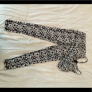 Zyia Snow Leopard Pocket Brilliant Hi-Rise 7/8 24" size 4